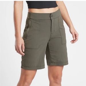 Athleta Trekkie Bermuda 2.0 Short (596504) Olive Green Size 4. [B1]